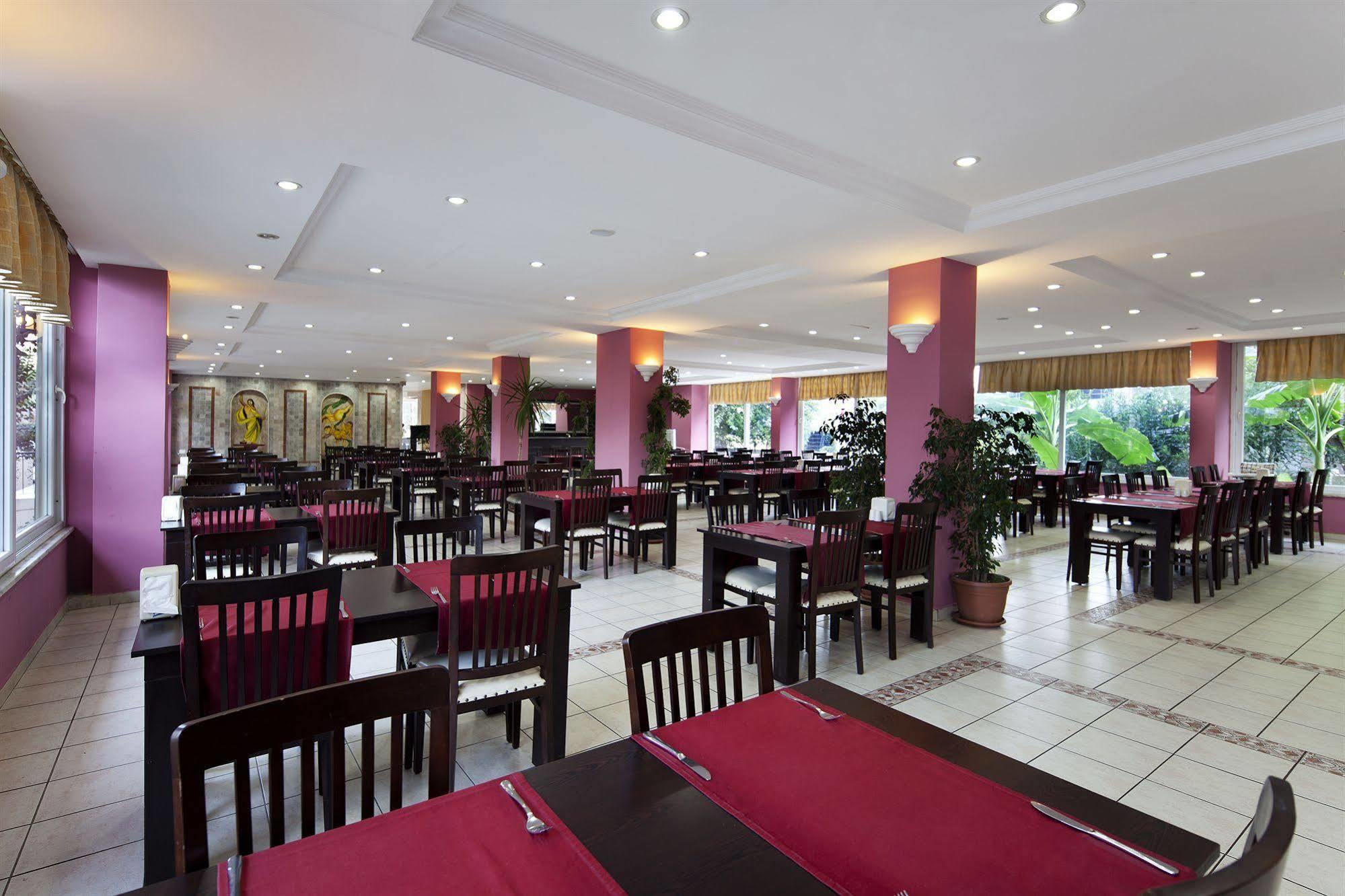 Larissa Garden Hotel Кемер Екстериор снимка